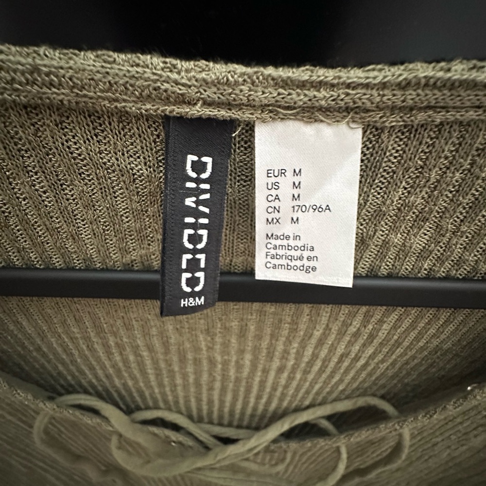 H&M Divided Olive Ribbed Top - Picture 2 of 2
